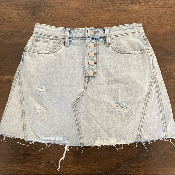 Free People Ripped Denim Mini Skirt Montauk Sz 26 - Picture 3 of 6